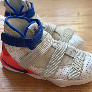 Nike LeBron Zoom Soldier 11 Sz 6.5y